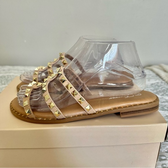 Forever Link Tan Sandals with Gold Studs - Picture 5 of 9